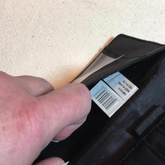 🍁American Tourister checkbook wallet. - Picture 2 of 8